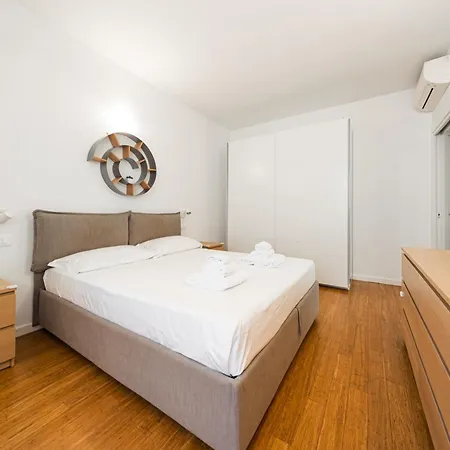 Apartment Nettuno - Private Garden In Center Bologna