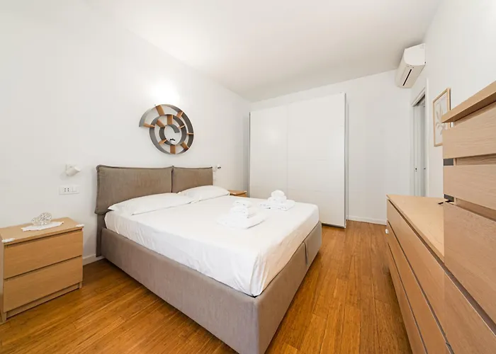 아파트 Nettuno - Private Garden In Center 볼로냐